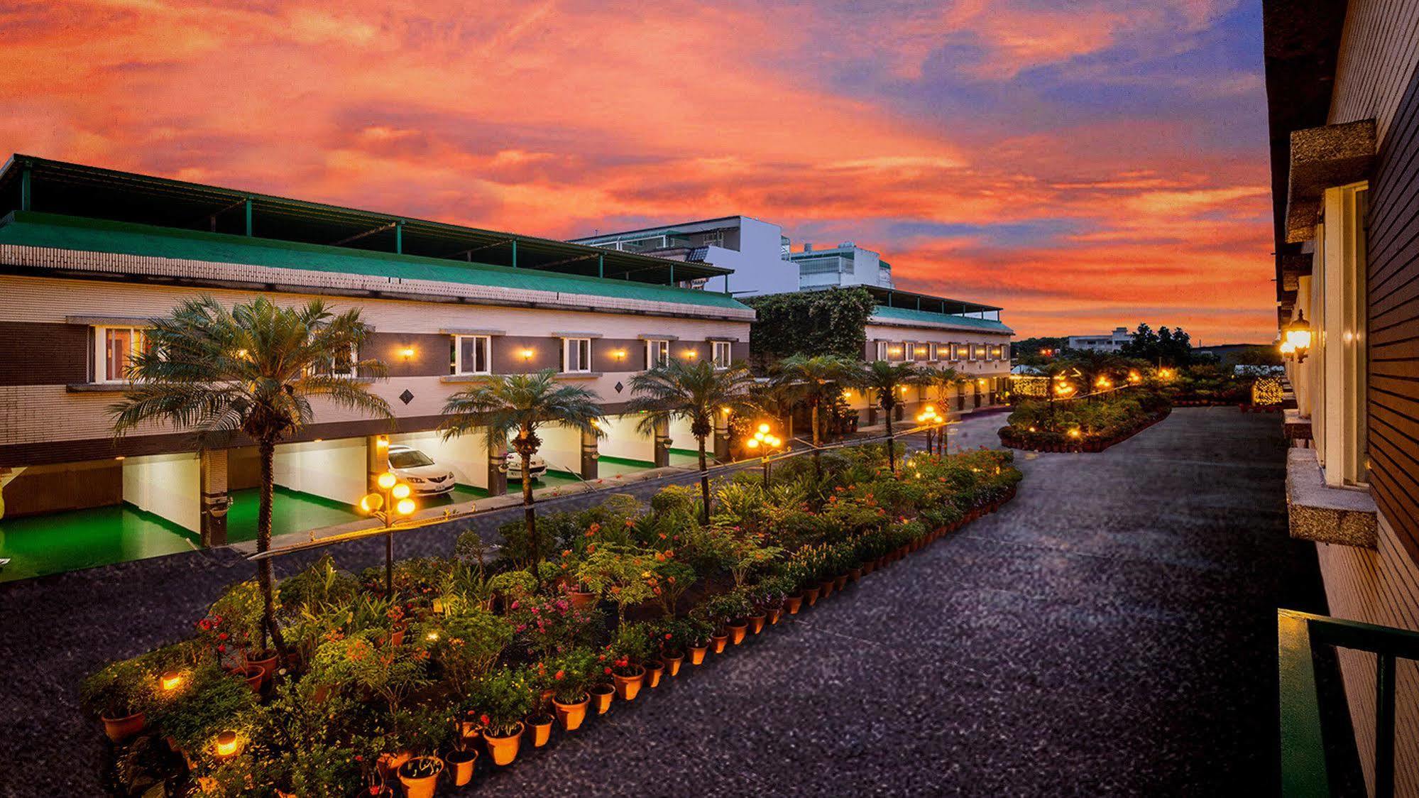 Mesasa Garden Motel Hualien stad Exteriör bild